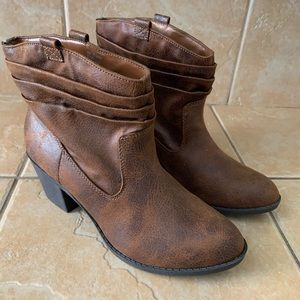 Arizona Jean Company Brown Booties